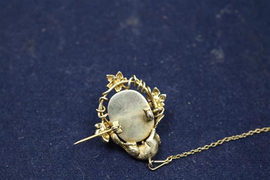 A gilt white metal, cabochon beryl and gem set oval pendant brooch, surmounted with a fox, 41mm